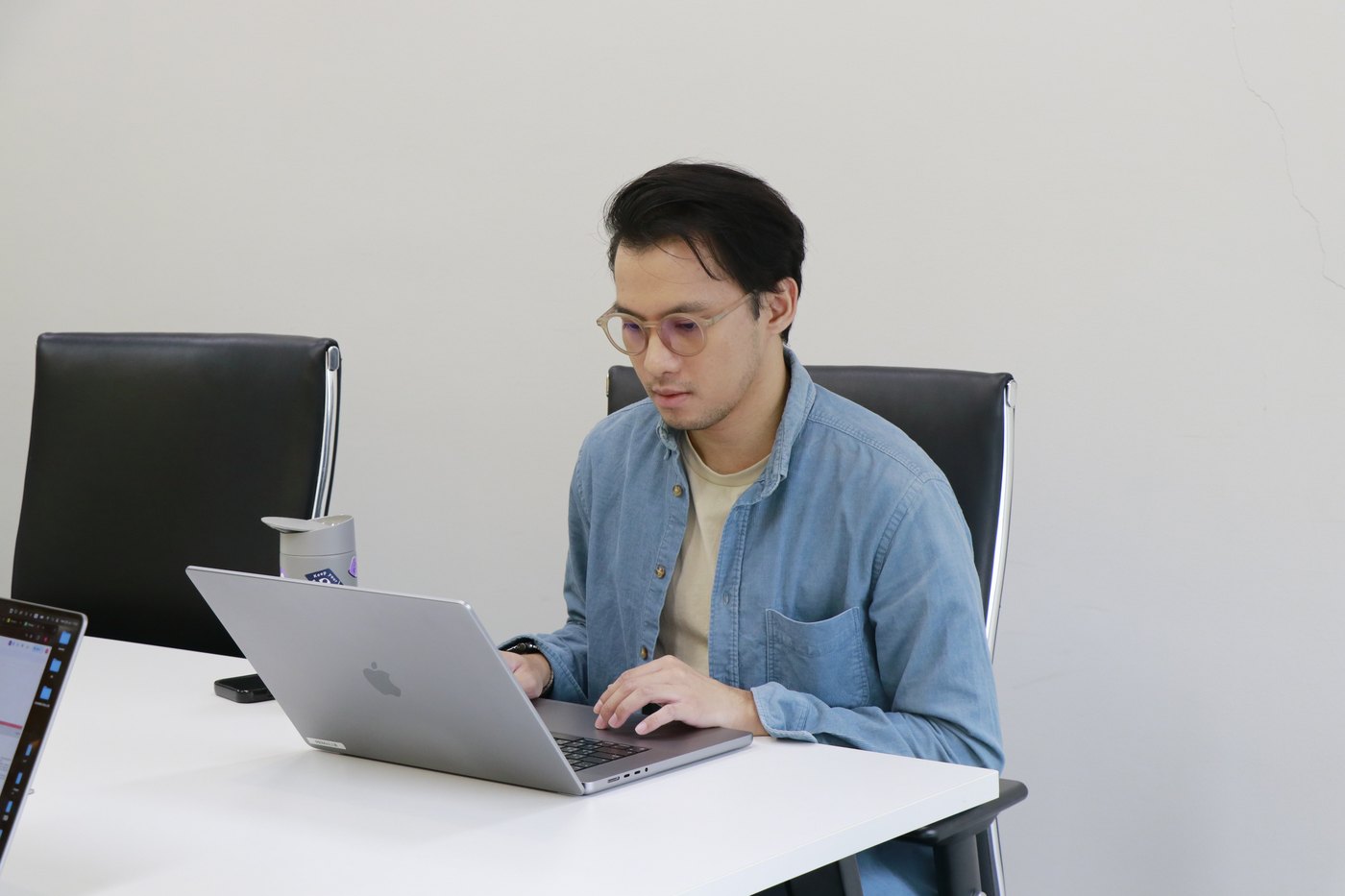 A Primal employee at work